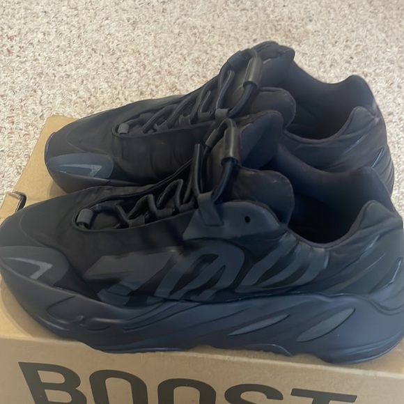 COPY - Yeezy 700 main image 7